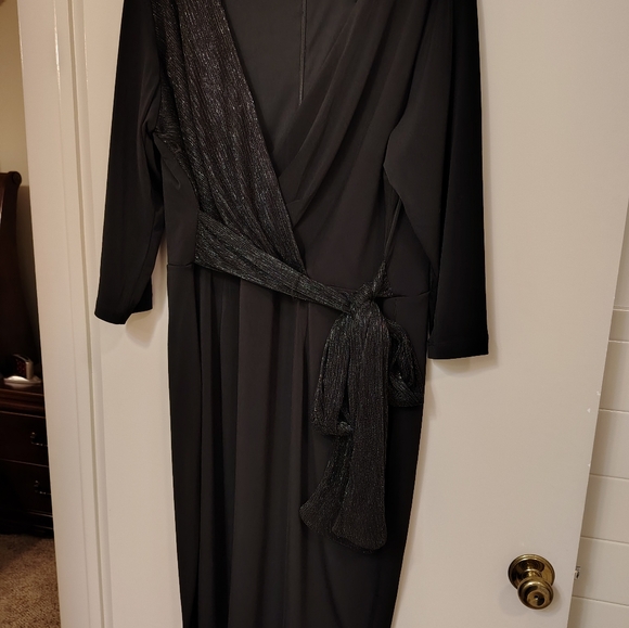 HOLIDAY DRESS - Picture 3 of 10